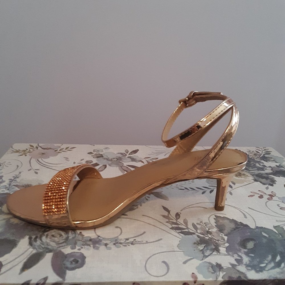 Gorgeous rose gold glitter sandal💫